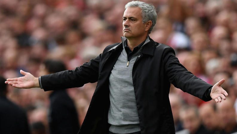 Mourinho vẫn đang chờ đợi những bản hợp đồng mới.
