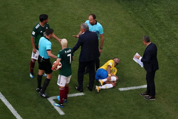 Neymar có thể chiến thắng World Cup nhưng sẽ bị tất cả ghét bỏ vì thói ăn vạ - Bóng Đá