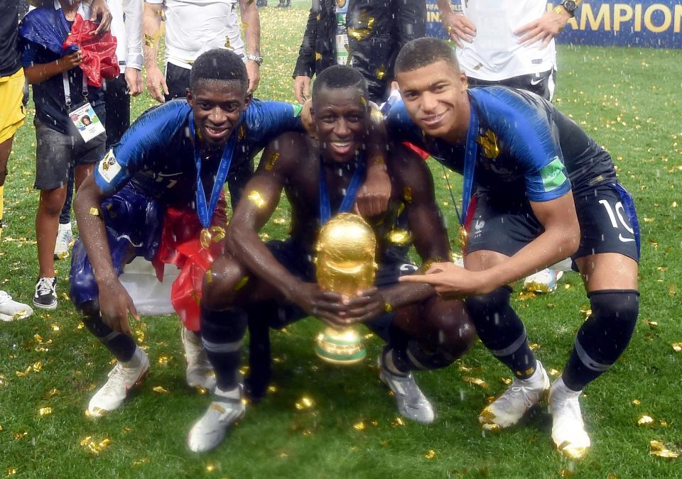 Ảnh Mendy mua siêu xe Ferrari - Bóng Đá