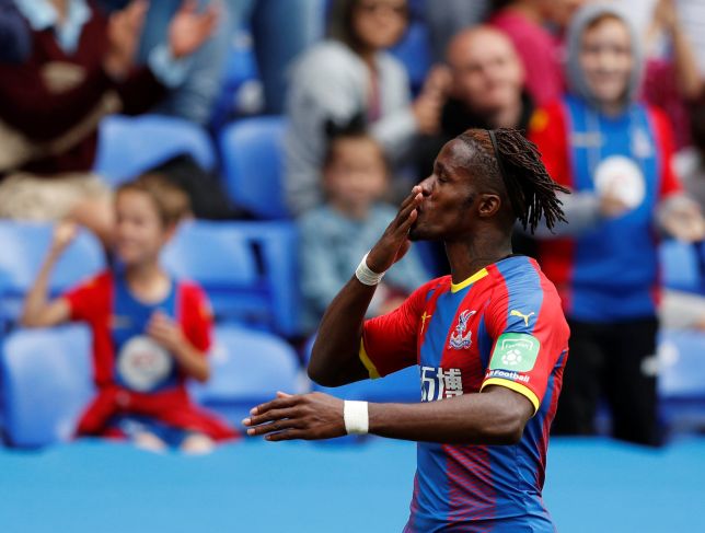 Zaha nói với đồng đội sẽ đòi chuyển đến Chelsea - Bóng Đá