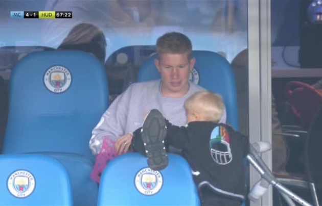 Con trai De Bruyne leo lên chân chấn thương - Bóng Đá