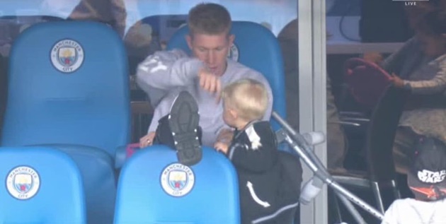 Con trai De Bruyne leo lên chân chấn thương - Bóng Đá