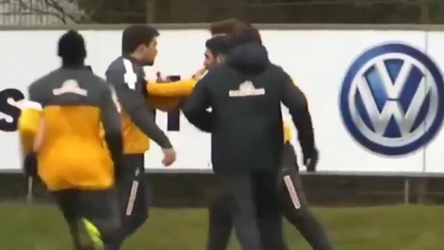 Sokratis và Arnautovic tái ngộ sau cuộc ẩu đả sân tập 5 năm trước - Bóng Đá