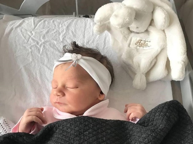 Alderweireld đón con gái chào đời - Bóng Đá