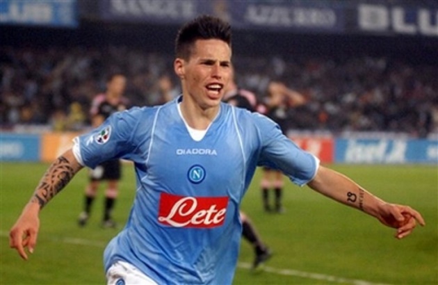 4. Marek Hamsik (Napoli) Từ 2017 - 11 năm. Napoli chỉ phải trả cho Brescia 5.5 triệu euro để có được cái tên sau này trở thành biểu tượng tại San Paolo. Tổng cộng Hamsik đã vượt mốc 500 trận khoác áo đại diện thành Naples.
