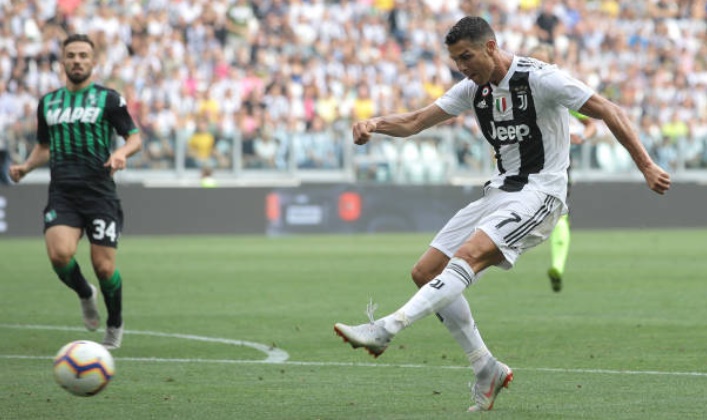 Sau đó 15 phút, tiếp tục là Ronaldo kết thúc pha phản công hoàn hảo của đội chủ nhà, bằng cú sút chìm quyết đoán, khiến thủ thành đối phương chỉ biết chôn chân đứng nhìn.