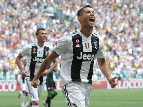 HLV Sassuolo: Ronaldo may mắn thôi - Bóng Đá