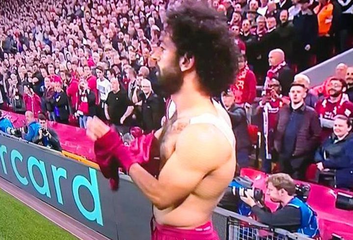 Fan Liverpool phát hiện Salah vẫn bị chấn thương vai - Bóng Đá