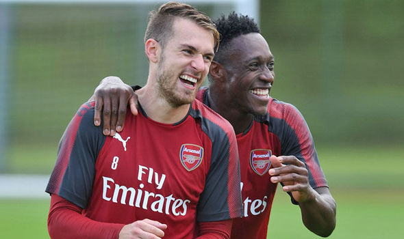 Emery tiết lộ Ramsey và Welbeck vẫn đang nói chuyện với CLB - Bóng Đá