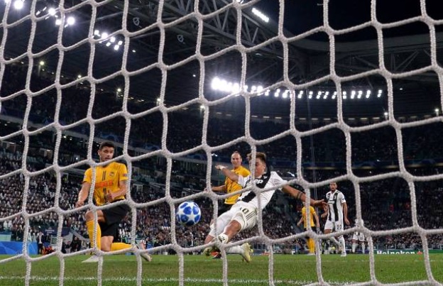Ronaldo trầm ngâm trên khán đài khi chứng kiến Dybala tỏa sáng - Bóng Đá