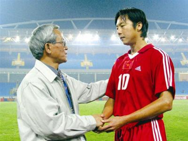 5. Lê Huỳnh Đức (Việt Nam) 14 bàn. Tiền đạo chủ lực của thế hệ vàng bóng đá Việt Nam. 2 lần đoạt Vua phá lưới giải VĐQG, chủ nhân của 3 Quả bóng Vàng (1995, 1997, 2002). Nếu không có pha lập công bằng lưng của Sasikumar ở trận chung kết Tiger Cup 1998, anh và các thành viên khác của thế hệ vàng có lẽ đã sở hữu sự nghiệp trọn vẹn hơn trong màu áo ĐTQG.