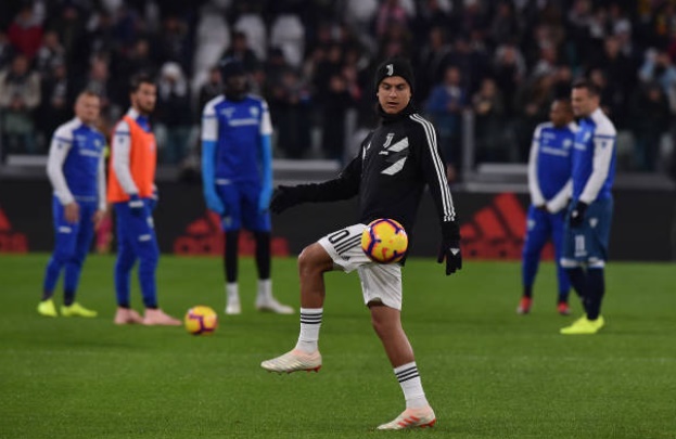 Dybala được Allegri cất cẩn thận.