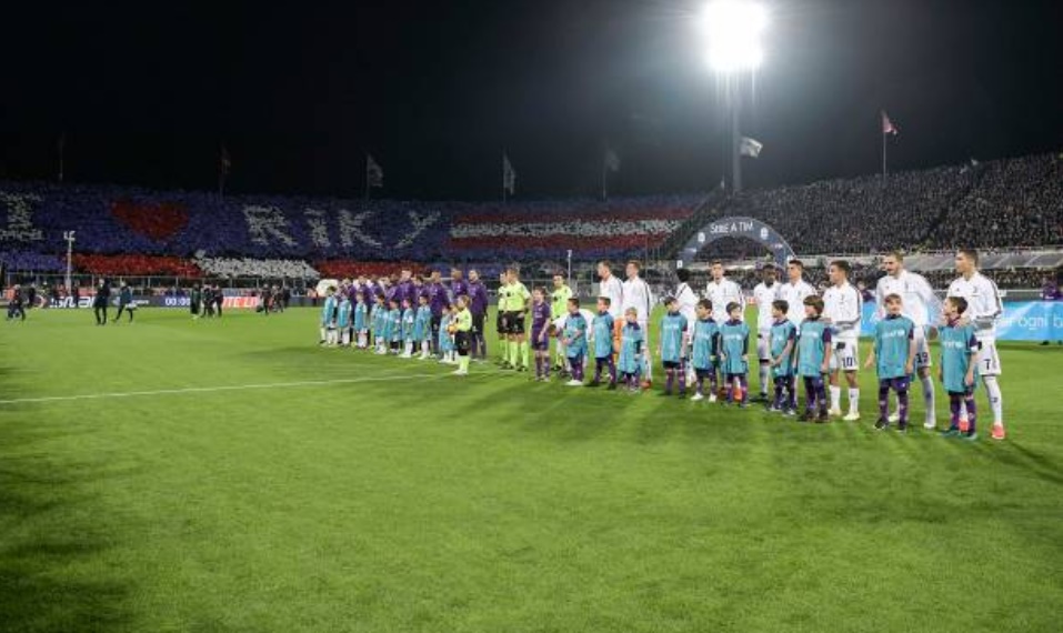 Vừa ghi bàn, Ronaldo đã bị dính thẻ và rời sân - Bóng Đá