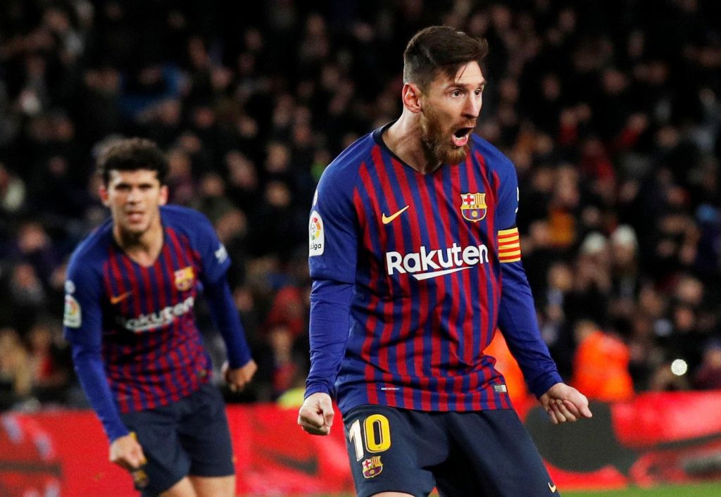 Lập cú đúp vào lưới Valencia, Lionel Messi trở thành cầu thủ đầu tiên trong 5 giải VĐQG hàng đầu Châu Âu cán mốc 20 bàn thắng mùa này.