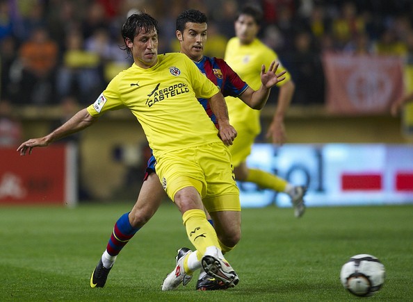 Hậu vệ trái: Joan Capdevila. Trụ cột ĐTQG Tây Ban Nha vô địch Euro 2008 và World Cup 2010.