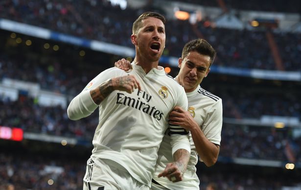 Ferdinand cho rằng Van Dijk chưa thể sánh ngang Ramos."