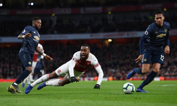 Bàn ấn định tỷ số của Arsenal đến ở phút 69. Fred va chạm với Alexandre Lacazette làm tuyển thủ Pháp ngã trong vòng cấm Quỷ Đỏ. Trọng tài Jonathan Moss lập tức thổi phạt và cho đội chủ nhà hưởng phạt đền.