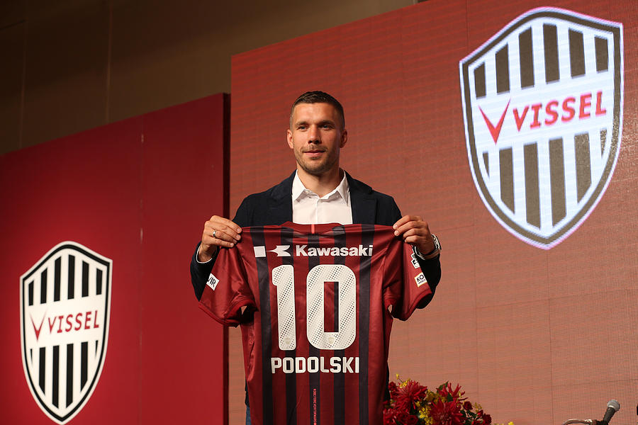 Tháng 03/2017, cựu tiền đạo Arsenal, Lukas Podolski đã quyết định tìm kiếm thử thách mới trong sự nghiệp. Bến đỗ ngôi sao từng có 130 trận khoác áo tuyển Đức lựa chọn là CLB Nhật Bản, Vissel Kobe.