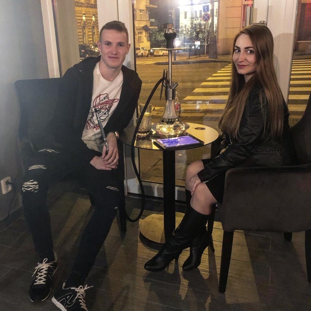 Cánh săn ảnh từng bắt gặp Jankto tại Cartel Lounge, một tụ điểm khá thu hút giới trẻ mới được mở ở Prague vào tháng 10 năm ngoái.