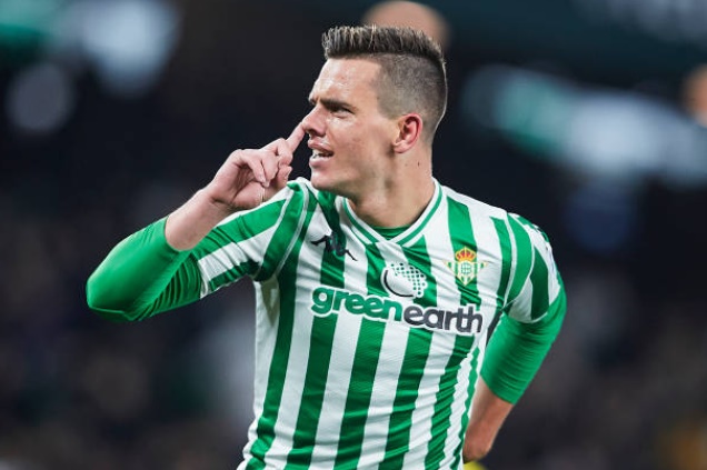 Carzola khóc vì miss pen - Bóng Đá