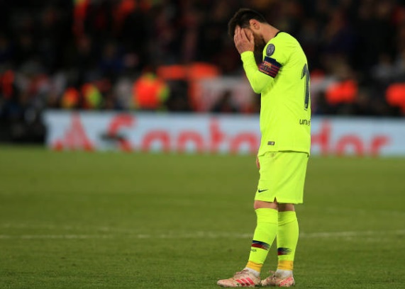 Messi đi thẳng vào đường hầm, bỏ họp báo - Bóng Đá