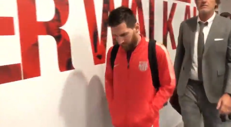 Messi đi thẳng vào đường hầm, bỏ họp báo - Bóng Đá