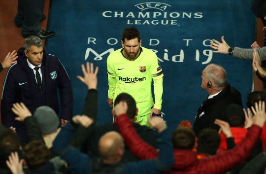 Messi đi thẳng vào đường hầm, bỏ họp báo - Bóng Đá