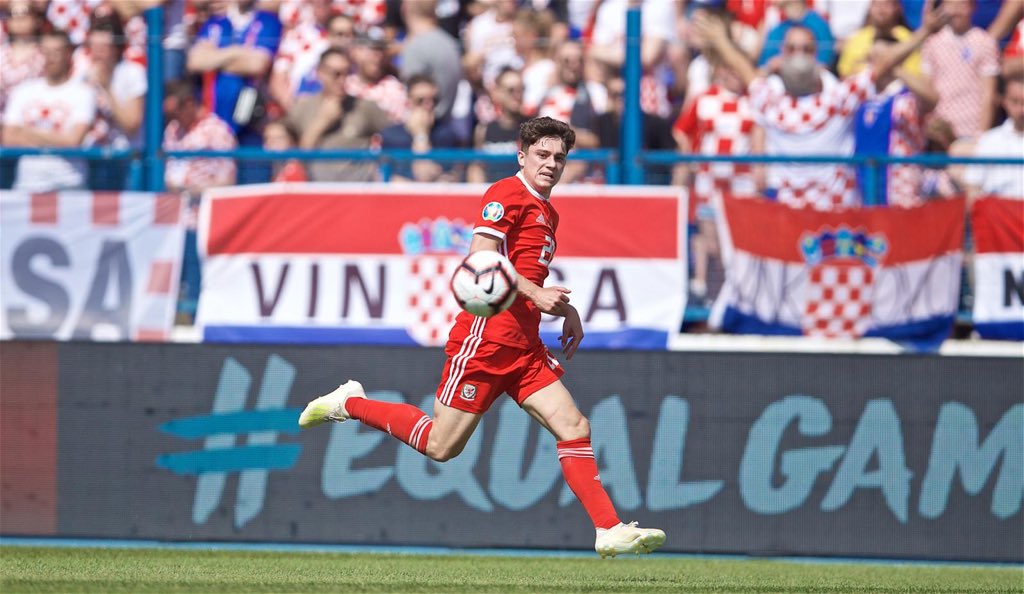Đáng chú ý khi trong thành phần Xứ Wales, HLV Ryan Giggs quyết định bố trí Daniel James, tân binh vừa gia nhập Manchester United trong đội hình xuất phát.