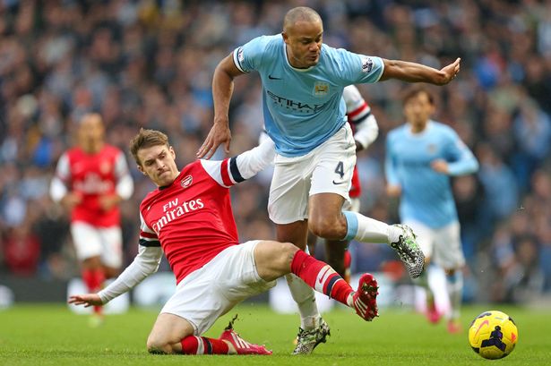 12&13. Aaron Ramsey (Arsenal) - Vincent Kompany (Man City). Cùng thuộc dạng đáo hạn hợp đồng nhưng 2 ngôi sao này đã sớm xác định bến đỗ mới. Với Ramsey là Juventus, còn Kompany trở về quê nhà chơi bóng cho Anderlecht.