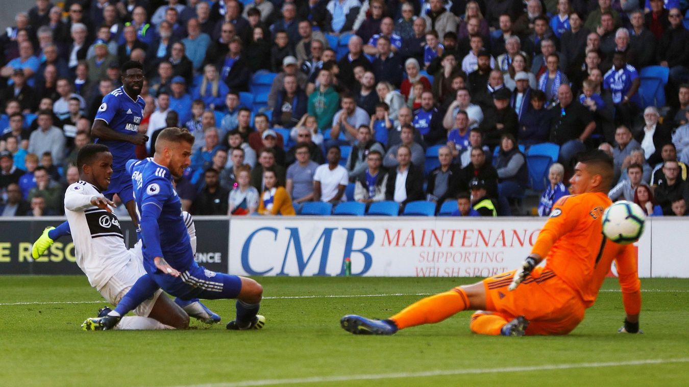 Cầu thủ sinh sau năm 2000 đầu tiên ghi bàn: Ryan Sessegnon (Fulham). Tài năng 19 tuổi phá lưới Cardiff City cũng vào tháng 10.