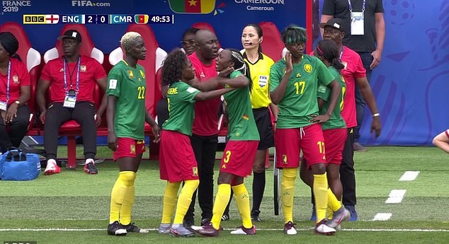 Refusing to restart play, spitting on opponents and 'career-ending' challenges – how England had to put up with Cameroon - Bóng Đá
