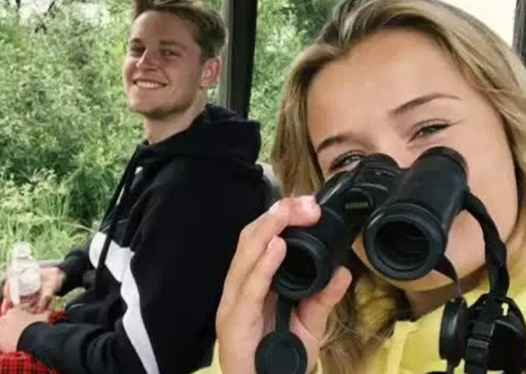 Frenkie De Jong’s stunning Wag Mikky Kiemeney posts 20-minute long holiday video montage - Bóng Đá