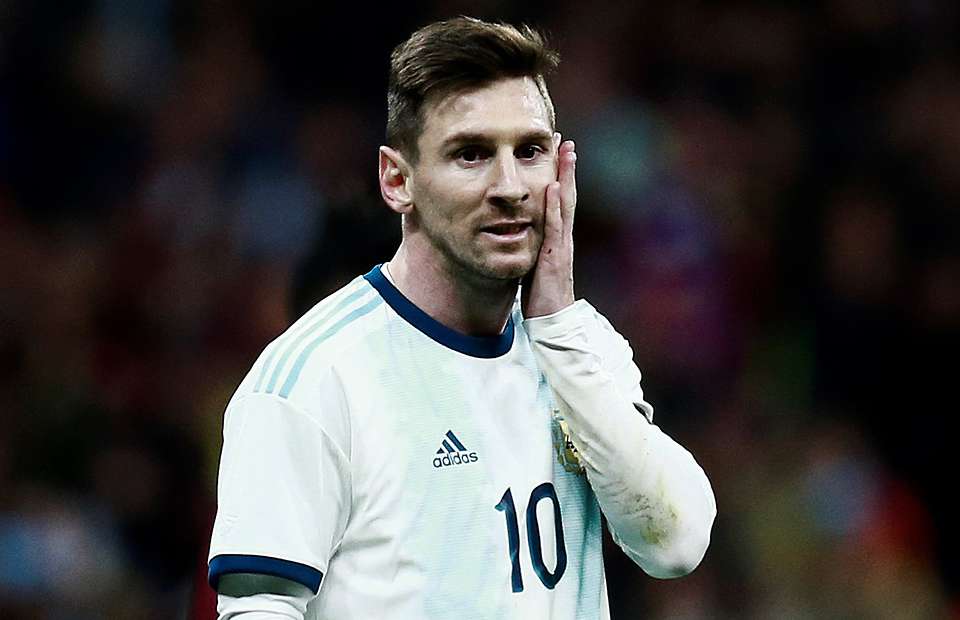 'The ball was like a rabbit' - Messi slams 'shameful' Copa America pitches - Bóng Đá