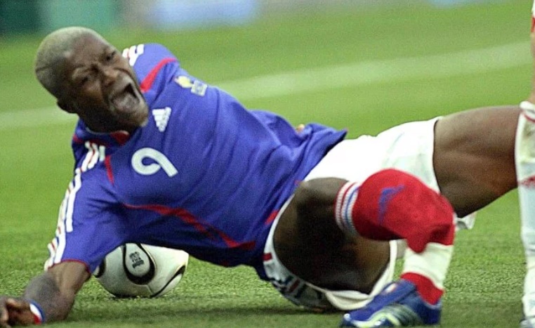 Worst football injuries: Ryan Shawcross suffers horrific pre-season leg break similar to 15 other gruesome incidents - Bóng Đá