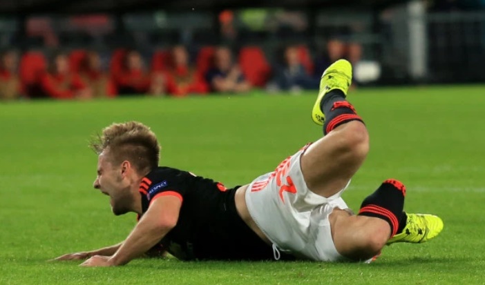 Worst football injuries: Ryan Shawcross suffers horrific pre-season leg break similar to 15 other gruesome incidents - Bóng Đá