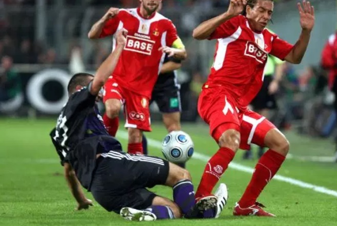 Worst football injuries: Ryan Shawcross suffers horrific pre-season leg break similar to 15 other gruesome incidents - Bóng Đá