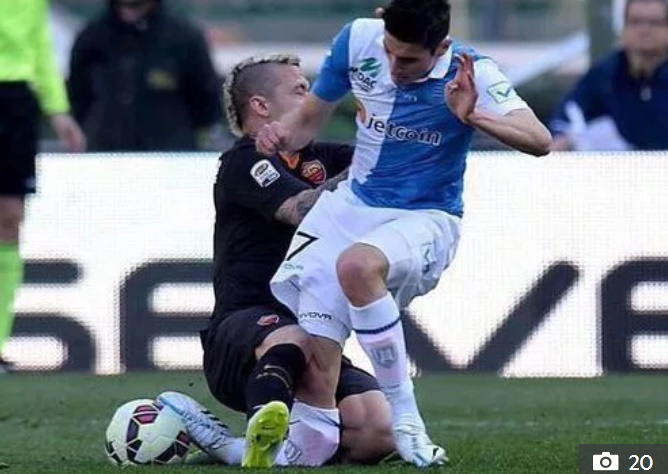 Worst football injuries: Ryan Shawcross suffers horrific pre-season leg break similar to 15 other gruesome incidents - Bóng Đá