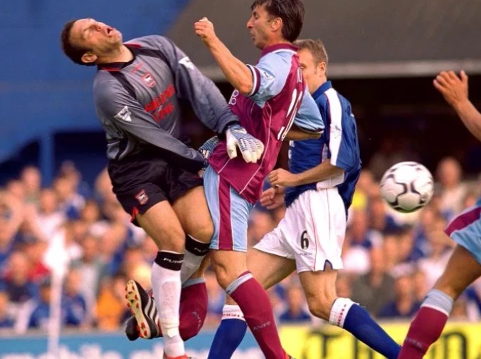 Worst football injuries: Ryan Shawcross suffers horrific pre-season leg break similar to 15 other gruesome incidents - Bóng Đá