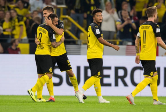 Jadon Sancho overcomes underhand tactics from Joshua Kimmich to deliver first blow of the season - Bóng Đá