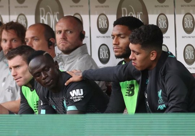 Roberto Firmino's reaction to Sadio Mane and Mohamed Salah after Liverpool beat Burnley - Bóng Đá