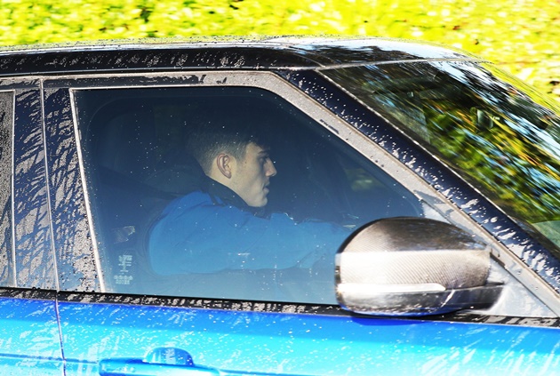 Ảnh Man Utd đến Carrington - Bóng Đá