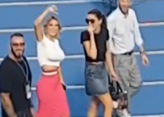 Stunning Italian TV presenter Diletta Leotta wags finger and puts thumbs down as Napoli fans sing ‘get your t*** out’ - Bóng Đá