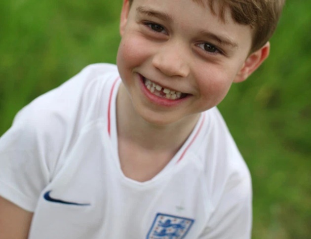 Prince George wildly cheers on Aston Villa with family at Norwich match - Bóng Đá