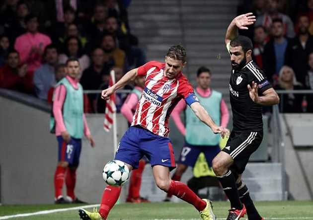 Cựu thủ quân Atletico Madrid - Gabi nhỉnh hơn với 1106 pha xoạc bóng trong 13 năm qua.
