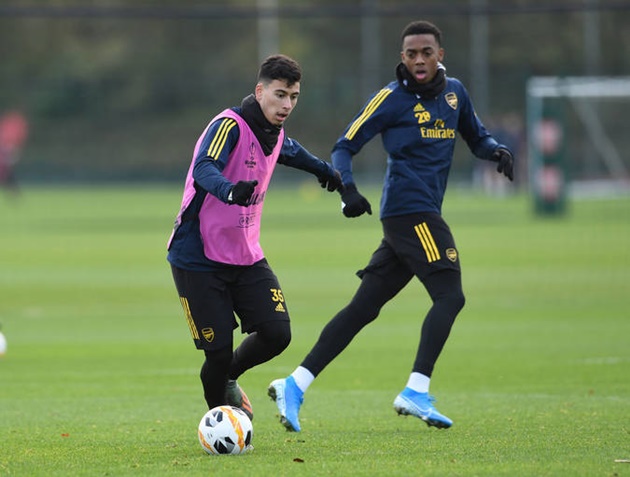 Emery gives new defender a run out in training as Arsenal manager tries to stop his dummies shipping goals - Bóng Đá