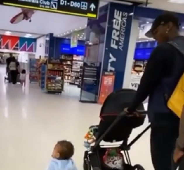  Injured Pogba arrives back in Heathrow with his partner and baby son as Man Utd prepare to face Astana in Europa League - Bóng Đá