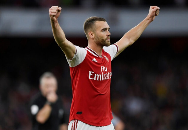 Hậu vệ trái: Calum Chambers.