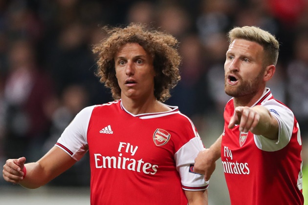 Trung vệ: David Luiz và Shkodran Mustafi.