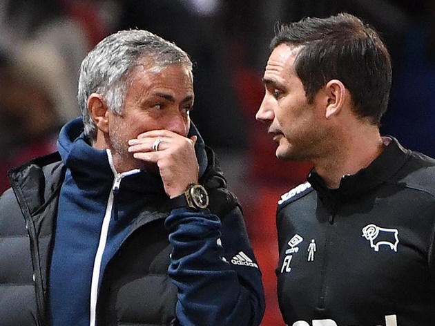 Đêm nay, HLV Jose Mourinho của Tottenham Hotspur sẽ có lần đầu đấu trí với cậu học trò cũ Frank Lampard trên băng ghế chỉ đạo trong khuôn khổ 1 trận derby London. Nếu như Lampard giờ đã là thuyền trưởng Chelsea, thì Mourinho lại ở bên kia chiến tuyến, dốc sức vì kình địch của The Blues.