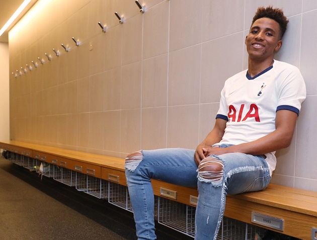 Ảnh Fernandes ký hợp đồng Tottenham - Bóng Đá